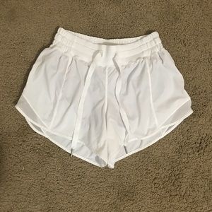 Lululemon / Hotty Hot Short / White / size 4 long